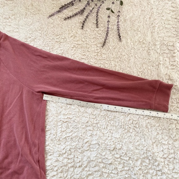 Andrew Marc coral red/pink ribbed cropped long sleeve Sweater - Picture 4 of 4